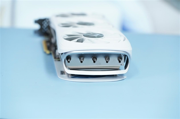 夢幻優(yōu)雅！索泰RTX 4070 Ti SUPER TRINITY OC月白圖賞