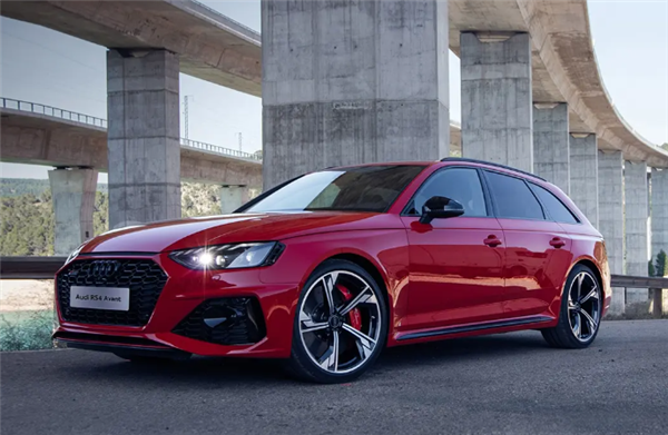性能最強(qiáng)的“家用車”來了！2023款奧迪RS 4上市：售價(jià)82.88萬元