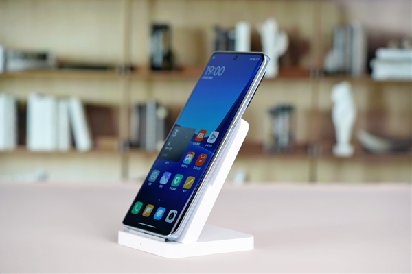 小米13 Pro絕配！小米50W立式風冷無線充Pro圖賞