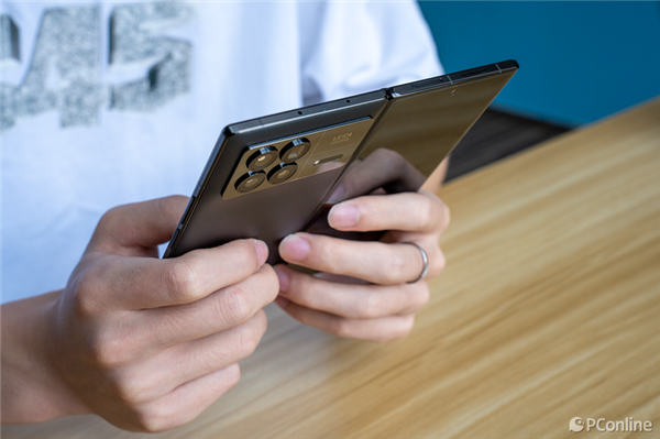 小米MIX Fold 3上手：既全能又輕薄 最完美折疊屏