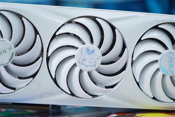 純白陶瓷設(shè)計耳目一新！銘瑄RTX 4080璦珈圖賞