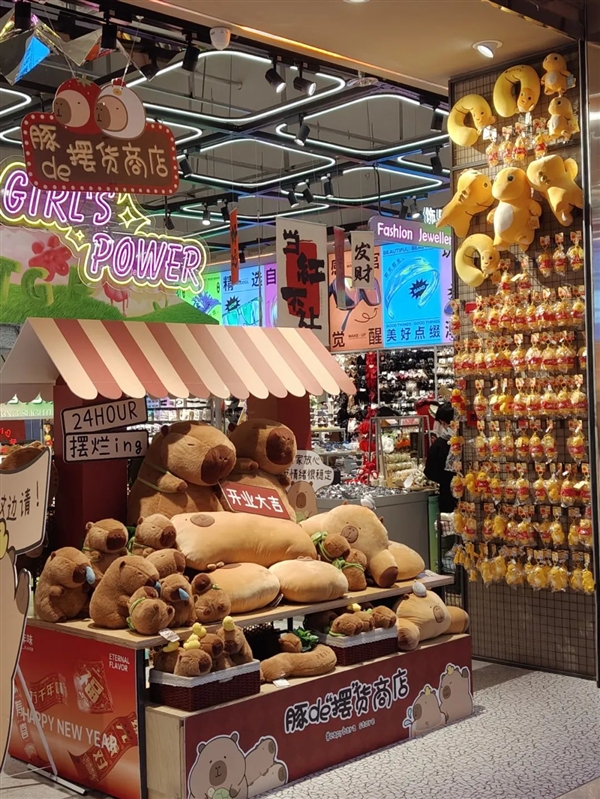 那些割韭菜的千元機(jī) 馬上就要被扔進(jìn)歷史的垃圾堆了