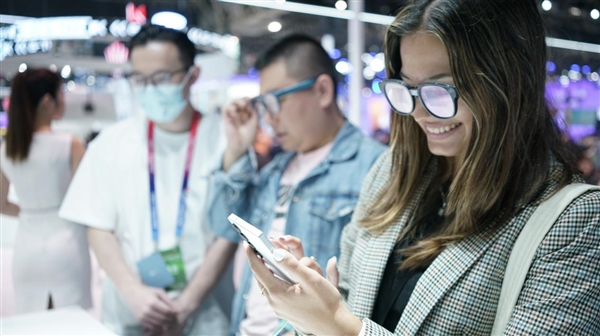 車(chē)機(jī)互聯(lián)第一梯隊(duì)！魅族21系列、Flyme Auto、MYVU AR眼鏡亮相北京車(chē)展