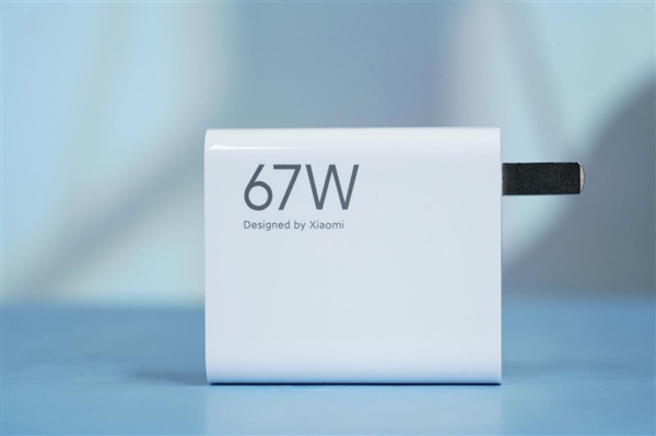 黑白經(jīng)典撞色！小米Civi4 Pro黑與白版圖賞