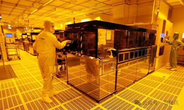 為何晶圓廠里的女性禁止化妝：揭秘這背后隱藏的良率殺手