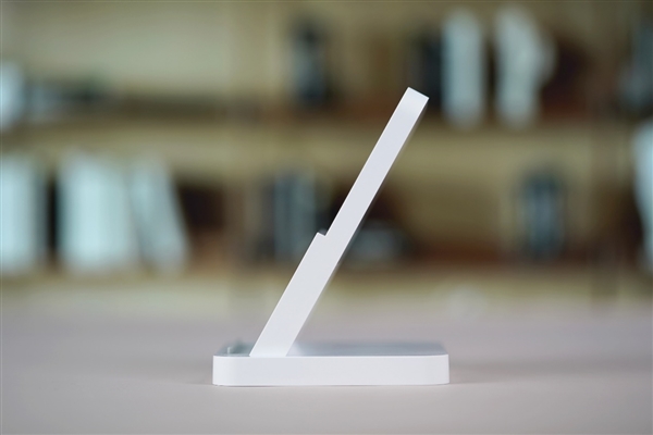 小米13 Pro絕配！小米50W立式風冷無線充Pro圖賞