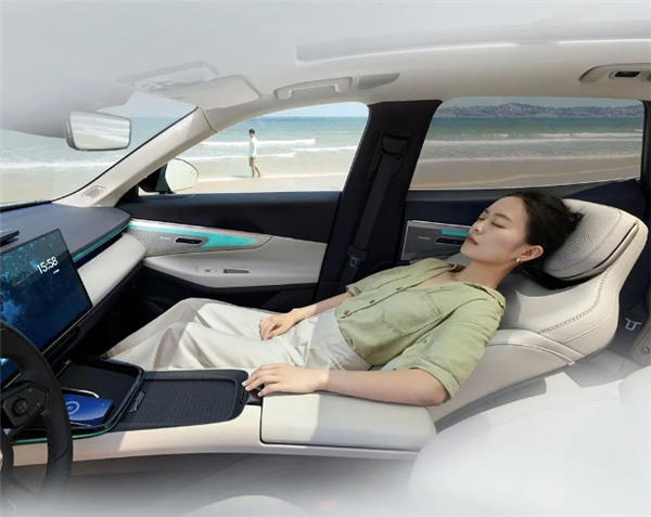 首搭魅族車(chē)機(jī)能跑1400km 吉利重磅新品領(lǐng)克08開(kāi)售：21.8萬(wàn)起