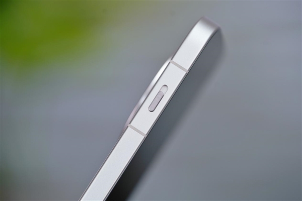 超窄物理四等邊屏幕！OPPO Find X8圖賞