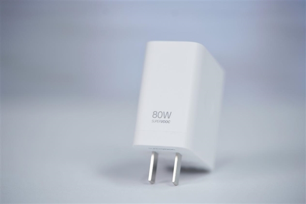 超窄物理四等邊屏幕！OPPO Find X8圖賞