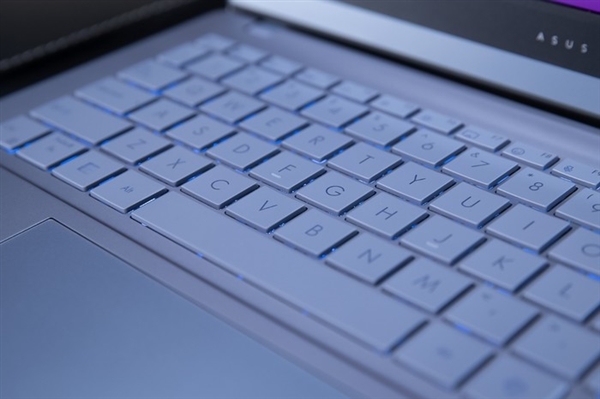 華碩無畏Pro 15 2024上手：16小時續(xù)航驚人