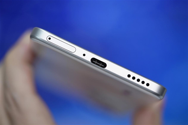 充電一次玩游戲14小時(shí)！vivo S19圖賞