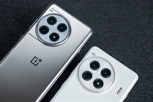 一加Ace 3 Pro上手：陶瓷質感手感絕了