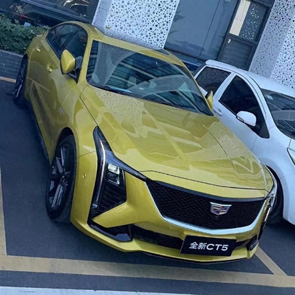 年輕人的第一輛后驅(qū)轎跑！全新凱迪拉克CT5實車曝光