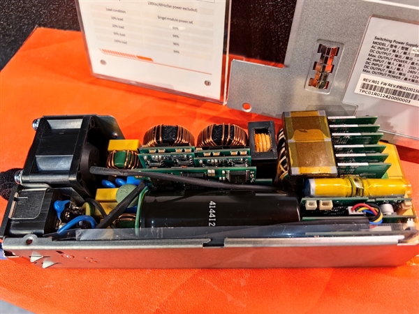 鑫谷展示5500W CRPS電源：轉(zhuǎn)換效率96％ 鈦金標準