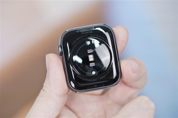 首發(fā)北極星定位系統(tǒng)！榮耀手表5圖賞