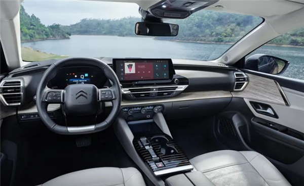 一車頂三車 新款雪鐵龍凡爾賽C5 X上市：14.37萬起