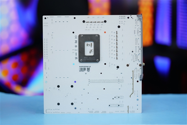 支持DDR5+3個M.2 SSD！影馳B760金屬大師主板D5 Wi-Fi白金版圖賞