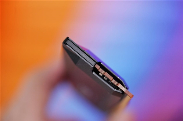 電壓僅1.1V！英睿達(dá)DDR5 Pro內(nèi)存超頻版圖賞