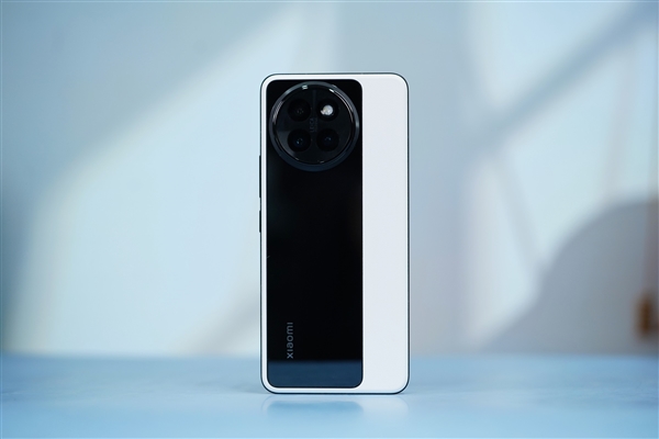 黑白經(jīng)典撞色！小米Civi4 Pro黑與白版圖賞