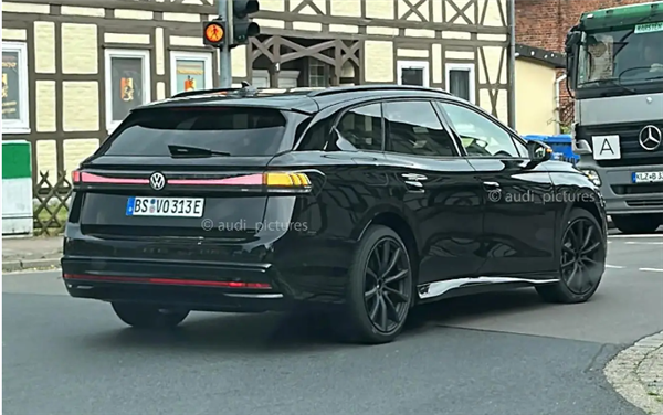 比蔚來ET5 旅行版更大更長(zhǎng)！大眾iD.7旅行版曝光 你會(huì)如何選擇？