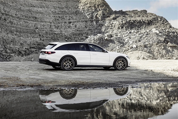 約54.9萬(wàn)起比GLE還貴： “全地形”版奔馳E級(jí)官圖發(fā)布