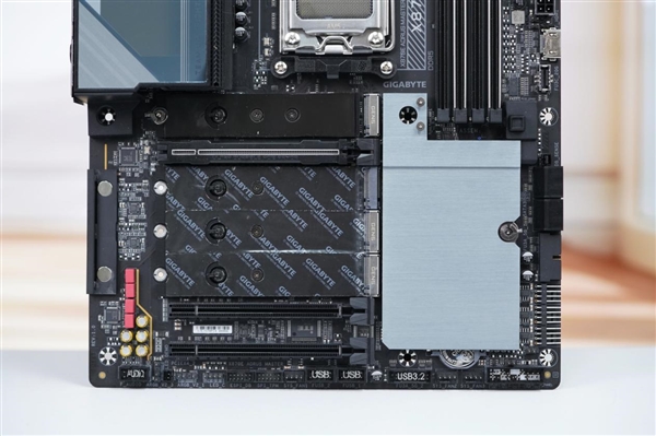 AI自動超頻！技嘉X870E AORUS MASTER超級雕主板圖賞