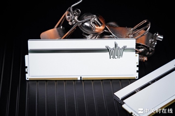 影馳名人堂HOF Pro DDR5-7000內(nèi)存上手:狂超8266MT/s(圖2) 影馳名人堂HOF Pro DDR5-7000內(nèi)存上手:狂超8266MT/s