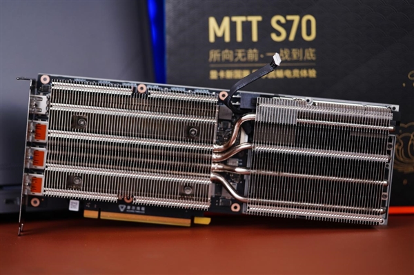 7nm工藝、7GB顯存！摩爾線程MTT S70圖賞