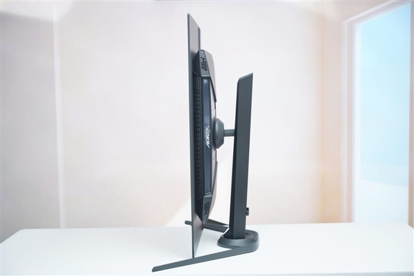 360Hz超高刷新率！技嘉AORUS FO27Q3顯示器圖賞