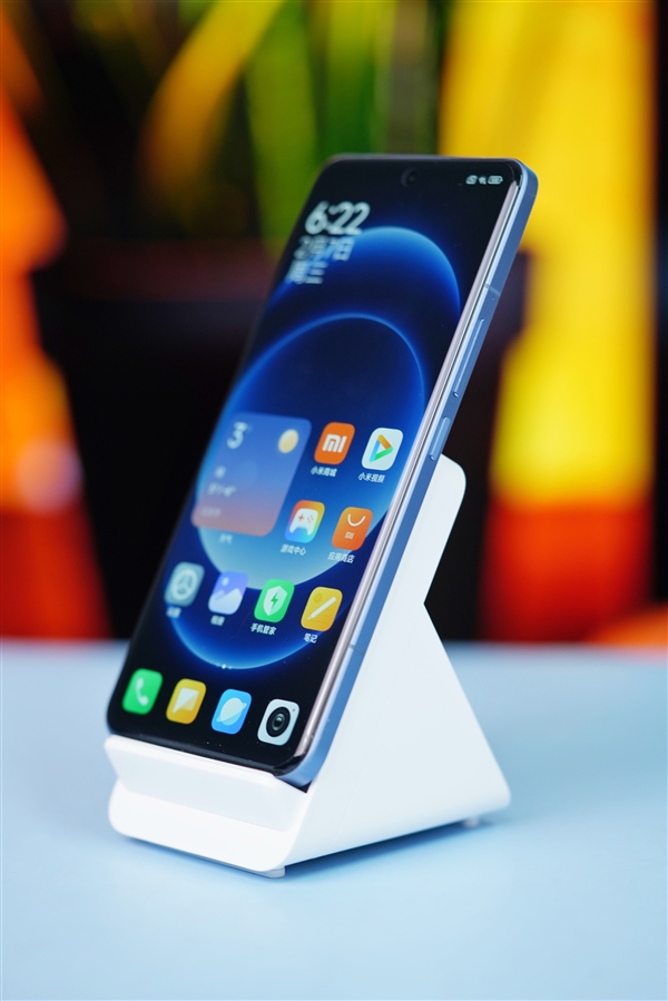 49分鐘充滿小米14 Ultra！小米80W升降式風(fēng)冷無(wú)線充套裝圖賞