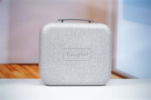 一體式云臺(tái)設(shè)計(jì) 各角度隨意投！當(dāng)貝Smart 1圖賞