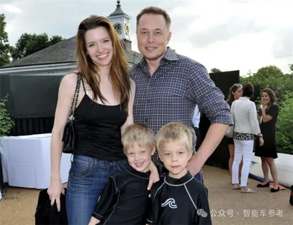 馬斯克母校曝出倒閉危機 他曾在這里學計算機 遇到初戀