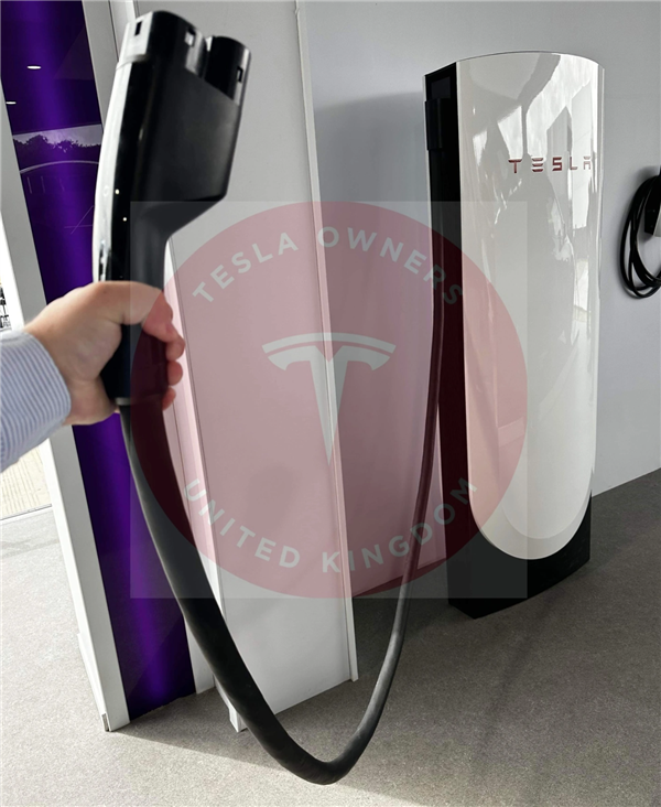功率可達(dá)350kW 全新特斯拉V4超充樁來了：帶屏幕支持刷卡