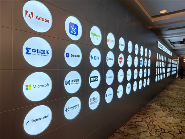 “蘇媽”引領(lǐng) AMD掀起AI PC中國浪潮！三管齊下、五路出擊