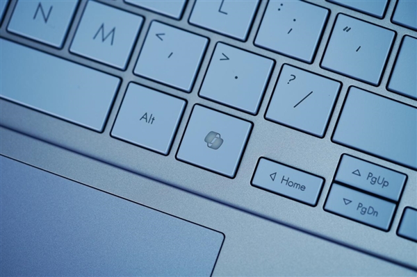 2.8K OLED高刷屏！華碩無畏Pro15 2024高能AI超輕薄本圖賞