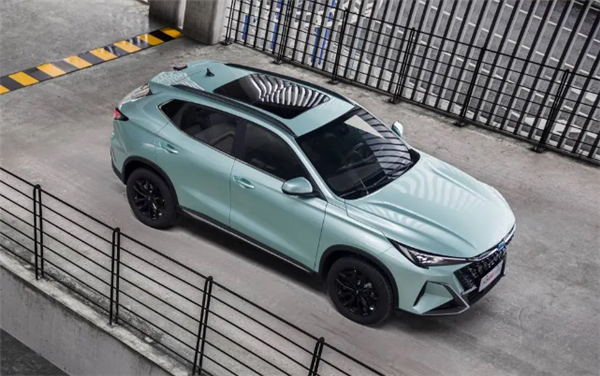 10萬級SUV新卷王！長安歐尚X5 PLUS先鋒型律動版上市：售9.69萬元