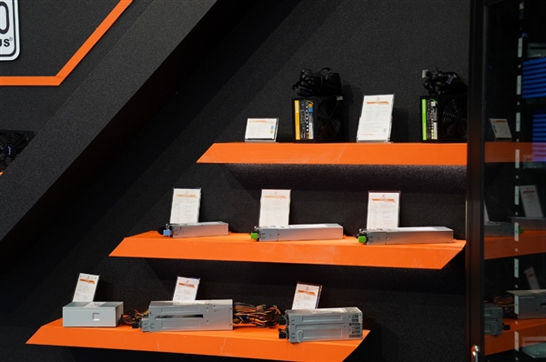 鑫谷展示5500W CRPS電源：轉(zhuǎn)換效率96％ 鈦金標準