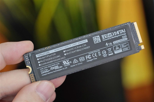 速度狂飆7000MB/s！長(zhǎng)江存儲(chǔ)致態(tài)TiPlus 7100 4TB SSD圖賞