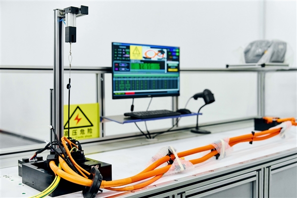 華為奇瑞強(qiáng)強(qiáng)聯(lián)合！智界S7出廠經(jīng)近萬(wàn)道檢測(cè)：航空級(jí)嚴(yán)苛標(biāo)準(zhǔn)