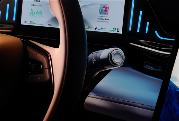 比亞迪秦PLUS DM-i勁敵 吉利銀河L6內(nèi)飾曝光：副駕駛屏終被取消