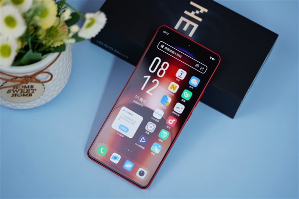 紅白撞色太吸睛！iQOO Neo9紅白魂圖賞