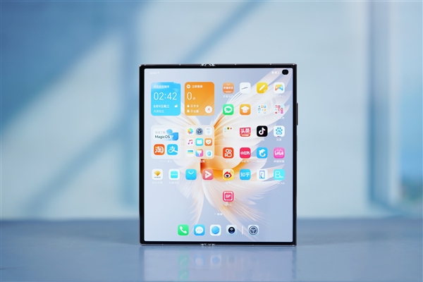 4.3mm迄今最薄折疊屏！榮耀V Purse圖賞：驚艷了