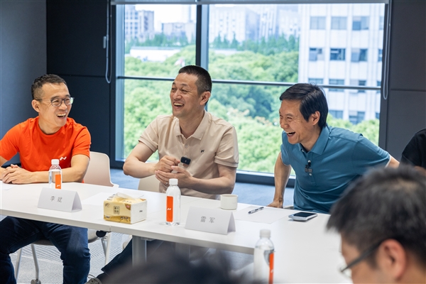 小米會(huì)加入嗎 李斌向雷軍安利換電：?jiǎn)诬嚫脑熘欢嗷?000元