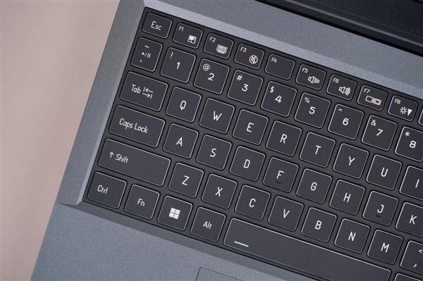 13代i7+RTX 4060首發(fā)6999元！七彩虹將星X15 AT游戲本圖賞