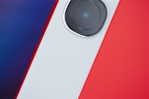 紅白撞色太吸睛！iQOO Neo9紅白魂圖賞