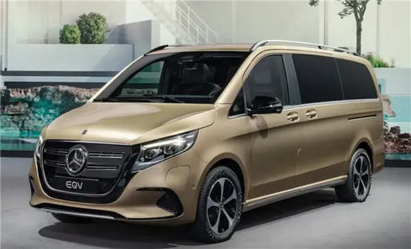 終于坐不住了！奔馳V級(jí)正式曝光 競(jìng)爭(zhēng)國產(chǎn)MPV市場(chǎng)