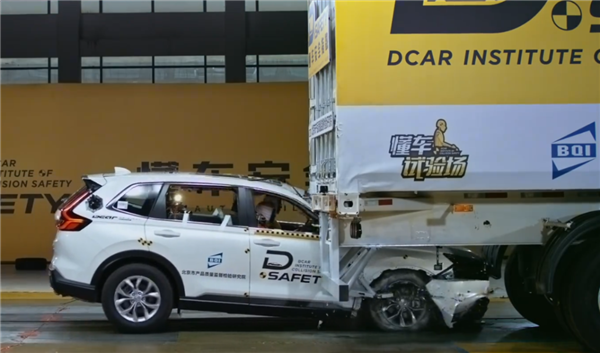 看完懂車帝的30款車“安全大碰撞” 我們到底該噴誰