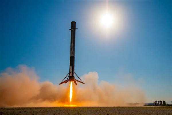 6手獵鷹9號火箭成功發(fā)射4手龍飛船：載貨超過2.7噸