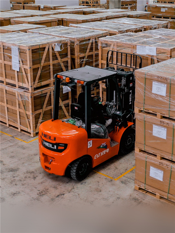 除了內(nèi)卷、中國新勢力還能走什么路：哪吒汽車給打了個(gè)樣兒！