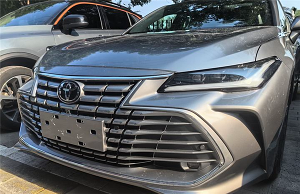 20萬(wàn)級(jí)你會(huì)選嗎！新款豐田亞洲龍實(shí)車(chē)曝光：換裝大屏內(nèi)飾